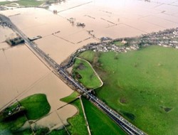 Τεράστιες καταστροφές στη βορειοδυτική Αγγλία από τις πλημμύρες.